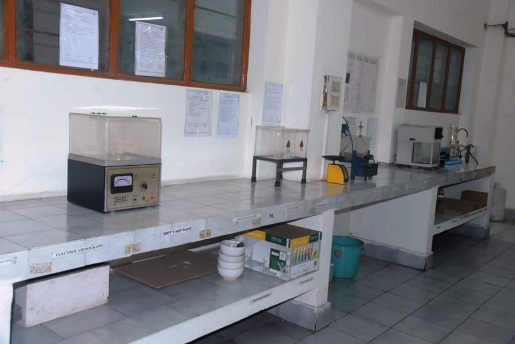 Pharmacy BBDNIIT Lab Gallery