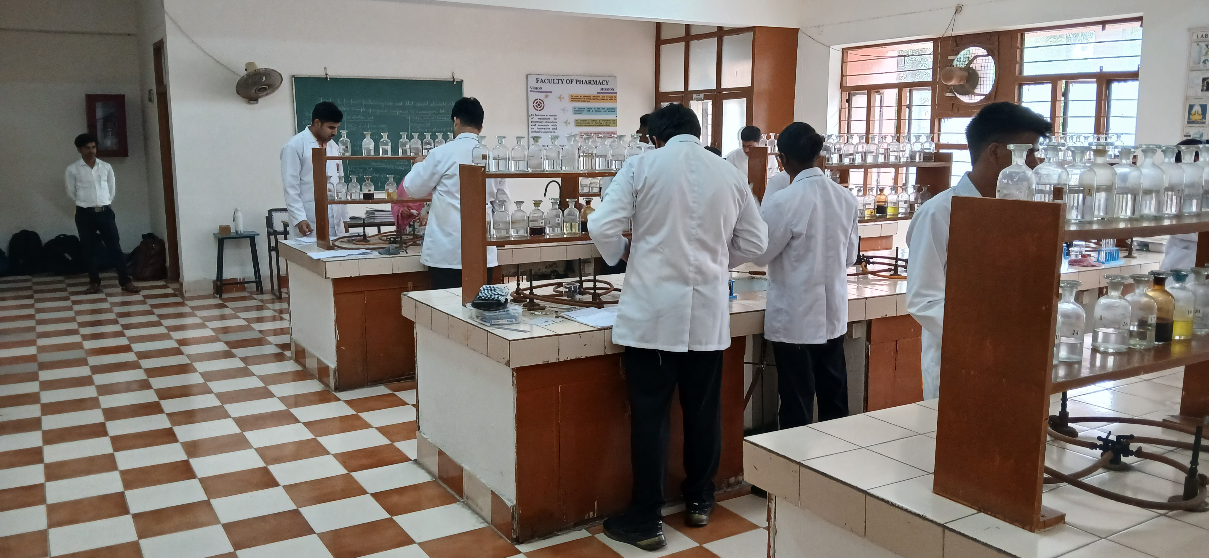 Pharmacy BBDNIIT Lab Gallery